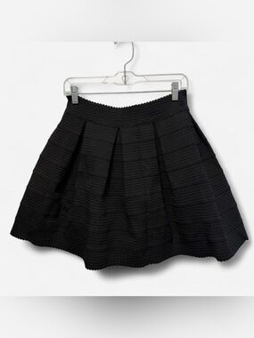 Express Black Textured Pleated Bell Mini Skirt Structured Heavy Knit Size Small